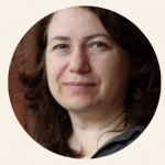 «По Крас­но­шта­но­ву была слож­ная си­ту­а­ция, свя­зан­ная со стро­и­тель­ством со­ци­аль­ных объ­ек­тов, ко­то­рые ве­дет его се­мья. Воз­мож­но, он мог по­не­сти неко­то­рые ими­д­же­вые по­те­ри. Опре­де­лен­ная ло­ги­ка бу­ду­щей ро­та­ции про­сле­жи­ва­ет­ся. На­при­мер, дру­гой де­пу­тат от «Еди­ной Рос­сии» – Алек­сандр Яку­бов­ский (Брат­ский из­би­ра­тель­ный округ) – плот­но за­ни­мал­ся во­про­са­ми, свя­зан­ны­ми с Бай­ка­лом. Он в теме, ра­бо­та­ет с до­воль­но се­рьез­ны­ми юри­ста­ми, по­это­му не ис­клю­че­но, что Яку­бов­ский мо­жет вы­дви­нуть­ся и прой­ти по Ир­кут­ско­му окру­гу, вклю­ча­ю­ще­му тер­ри­то­рии во­круг Бай­ка­ла и часть Ир­кут­ска», – раз­мыш­ля­ет Га­ли­на Со­ло­ни­на.