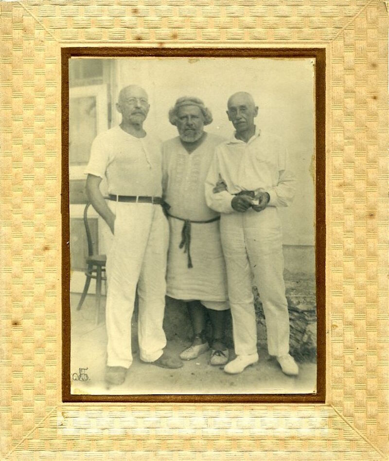 Писатель из Тулы Викентий Вересаев, поэт, художник Максимилиан Волошин и художник-пейзажист Константин Богаевский.