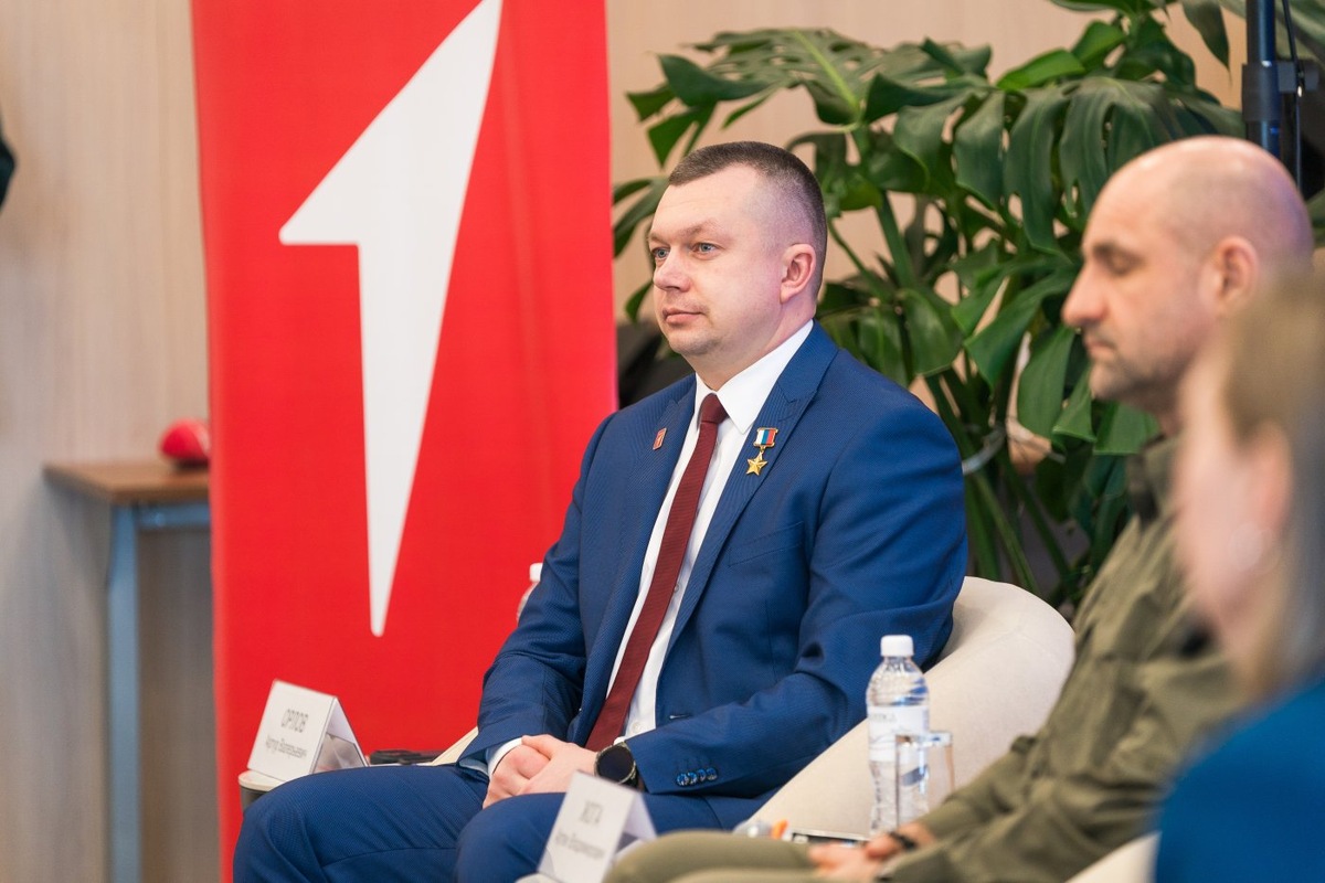    Герой России на форуме «Патриоты Урала» в Ханты-Мансийске призвал серьезно отнестись к молодому поколению