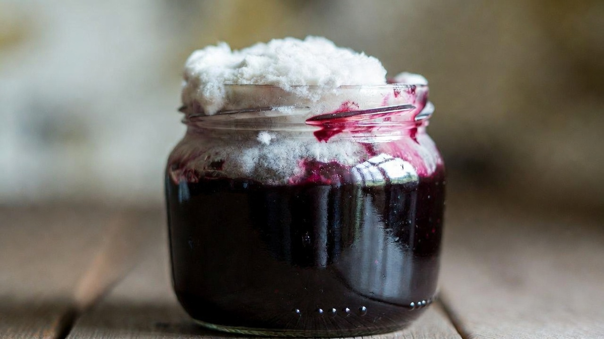 Можно ли есть варенье, если сверху появилась плесень: мнение врачей и народные способы Дмитрий Петров📷
