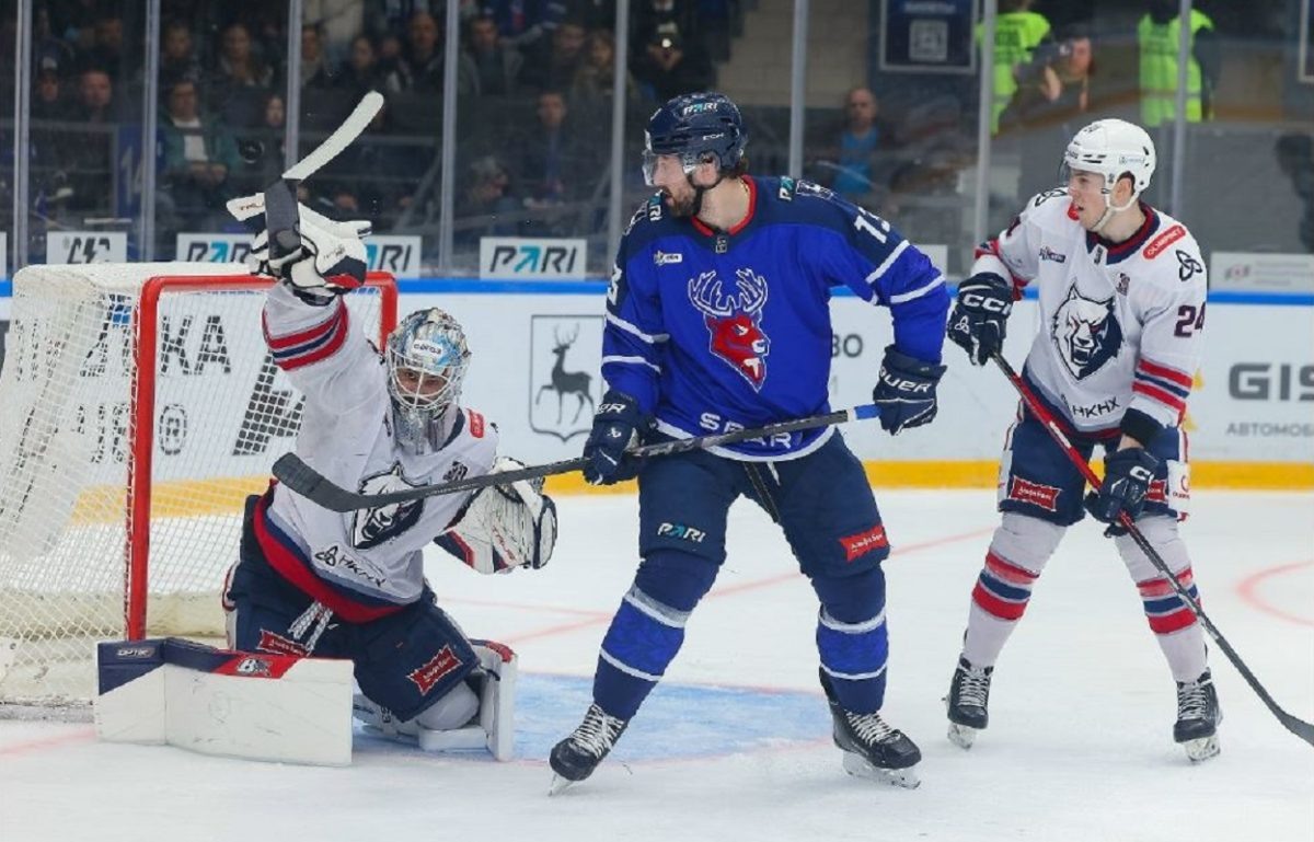    Нижнекамские «волки» зубами вцепились за результат на нижегородском льду.