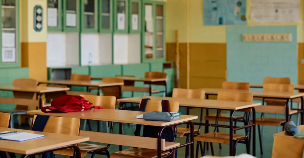 Школьные учителя устроили забастовку, после того как ученики их «запирали в кабинетах» и «кидали в них столы»