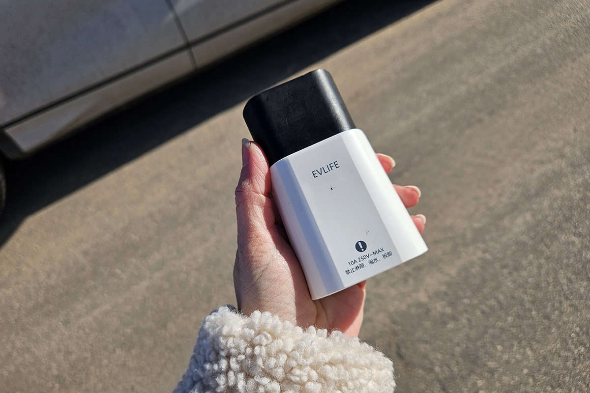    Разрядный адаптер V2L в народе называют просто разрядником