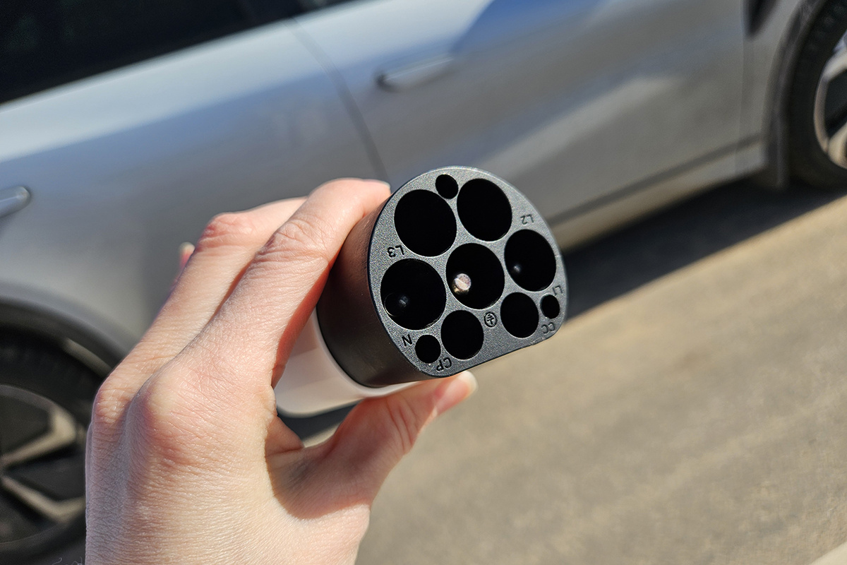    Разрядный адаптер V2L в народе называют просто разрядником