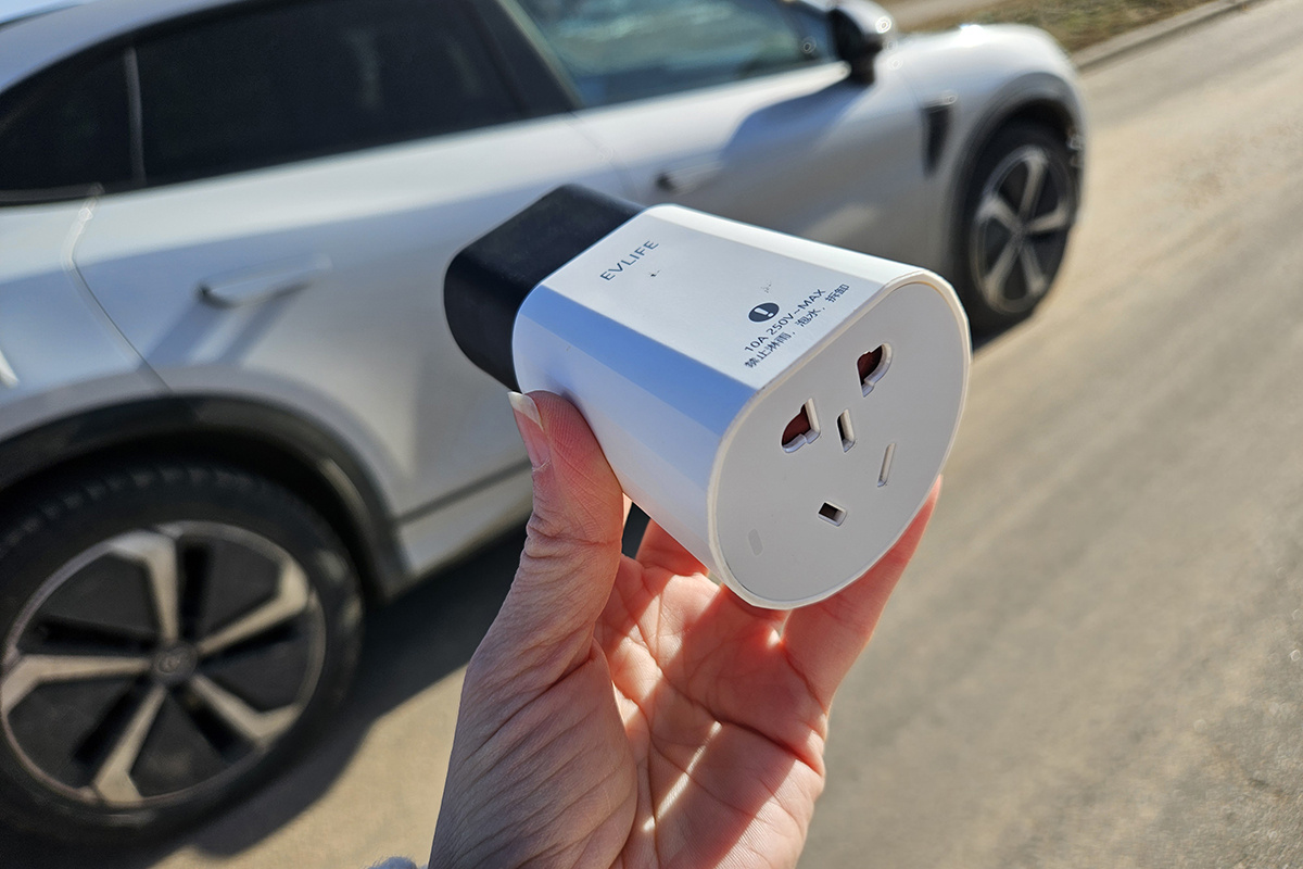    Разрядный адаптер V2L в народе называют просто разрядником