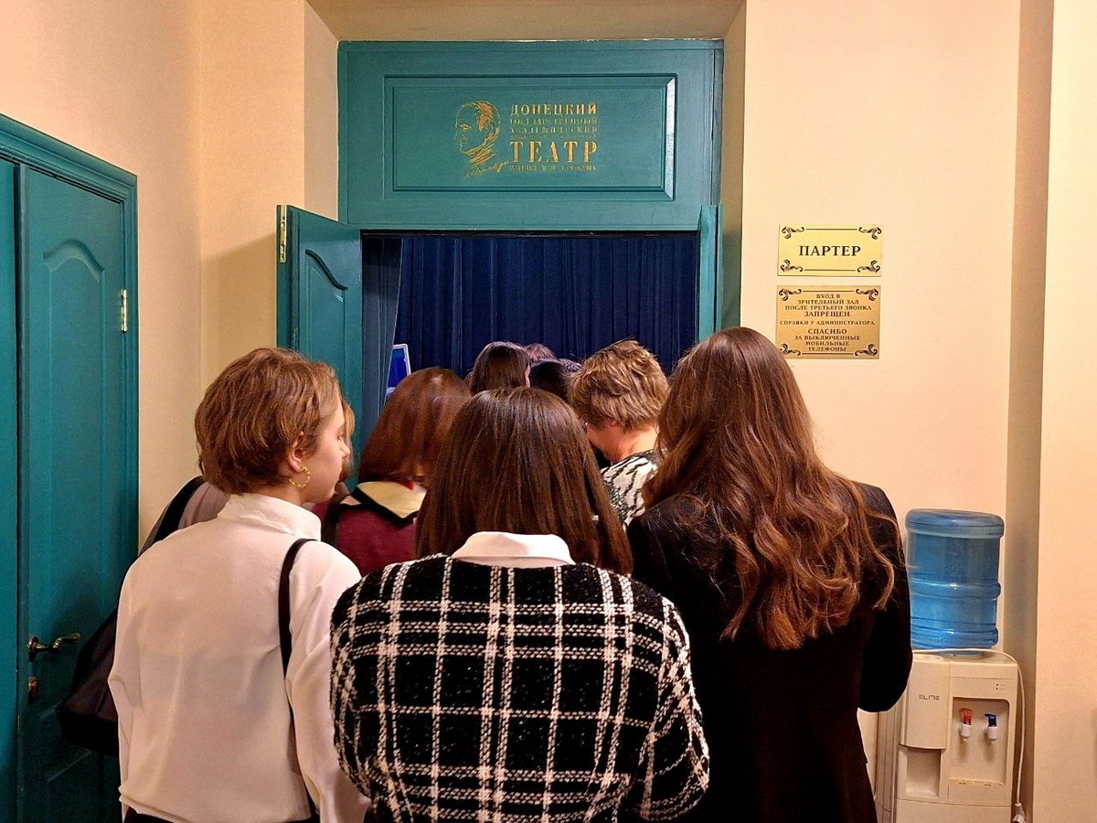 Вход в зрительный зал