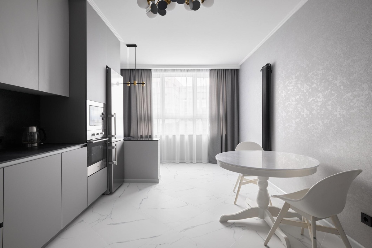 Матовый потолок делает свет мягким и спокойным