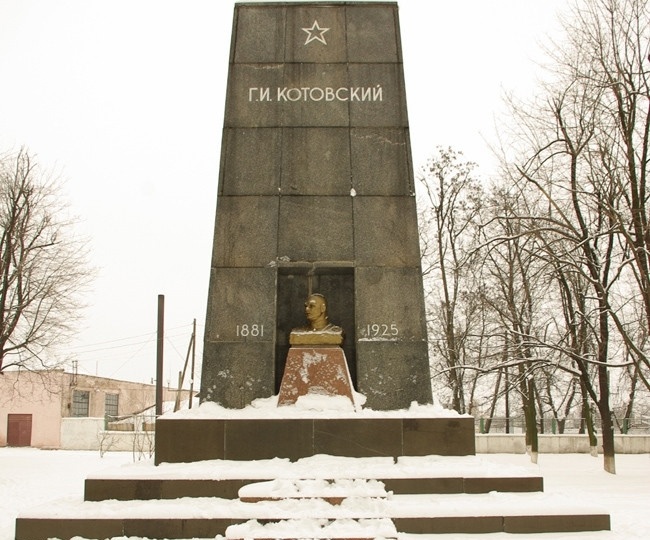 От мавзолея до траншеи: странная судьба останков Котовского