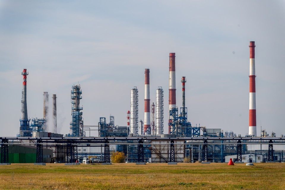    Бюджетное правило определяет «цену отсечения» для нефтегазовых доходов, текущий уровень которой составляет $59 за баррель. Из этой цены рассчитываются базовые нефтегазовые доходы государства. Михаил ФРОЛОВ