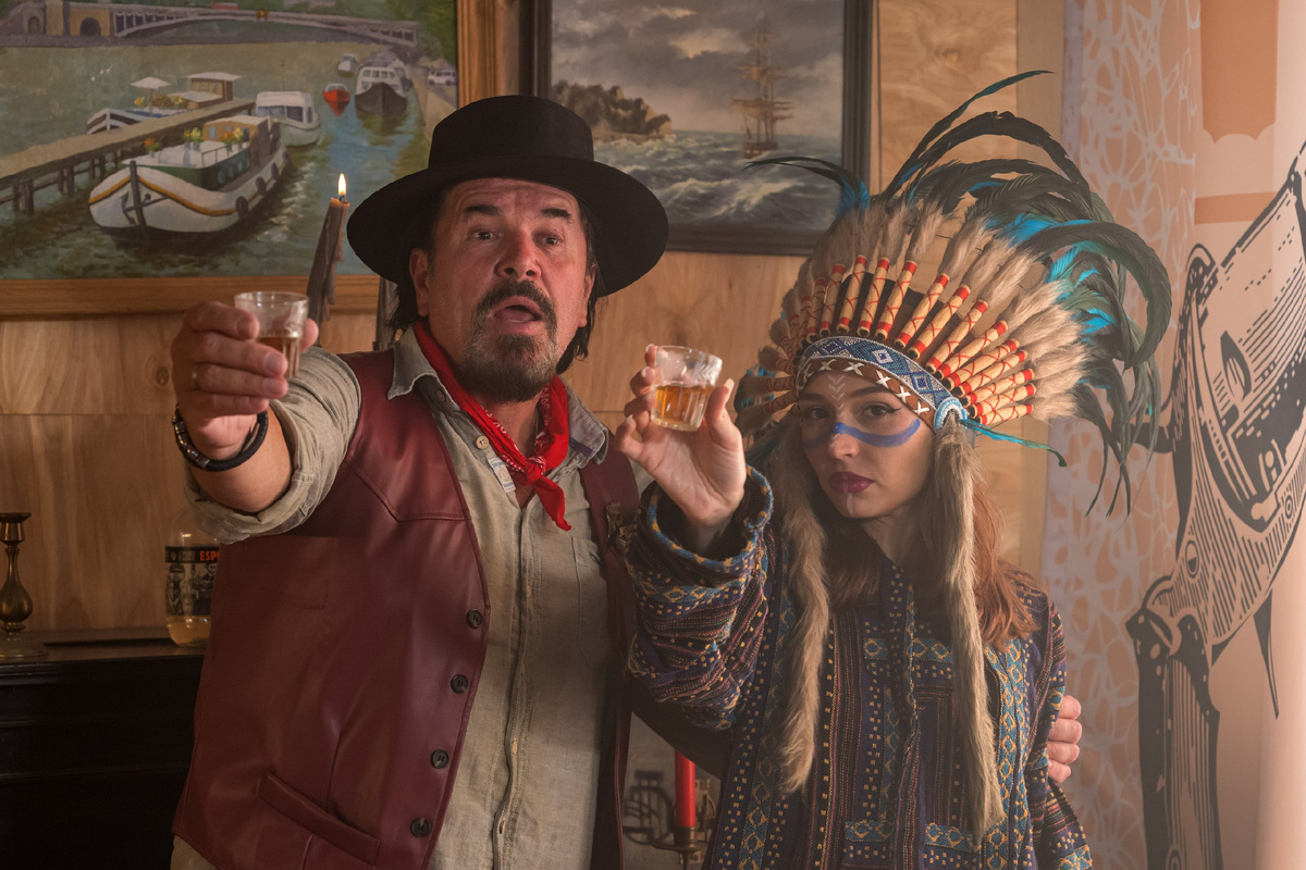 Гриша и дочь вождя племени Ирокезов, но это он на Диком Западе, а не в Тибете!