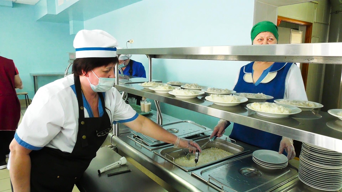    В школах Нефтеюганского района проверяют качество питания