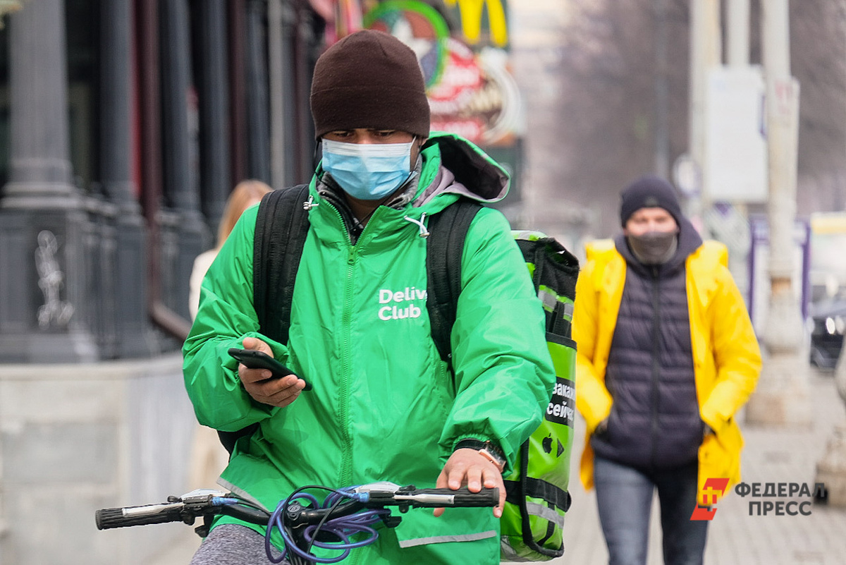 Для работы курьером понадобится разрешение или ВНЖ.  Фото: ФедералПресс / Полина Зиновьева