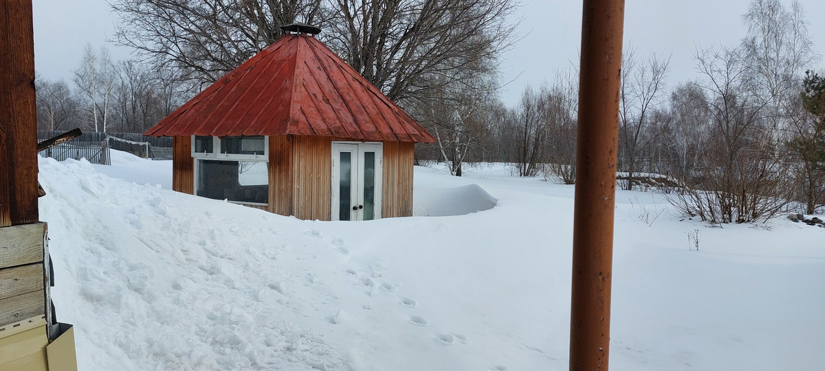 Последние бураны намели сугробов повыше