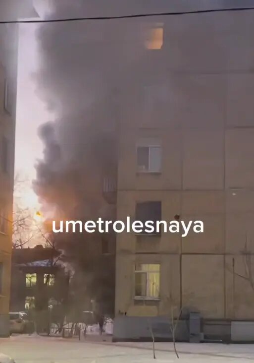    4 февраля. Пожар на Кантемировской, 31. Архивное фото: кадр видео из телеграм-канала «Лесная — Выборгская»