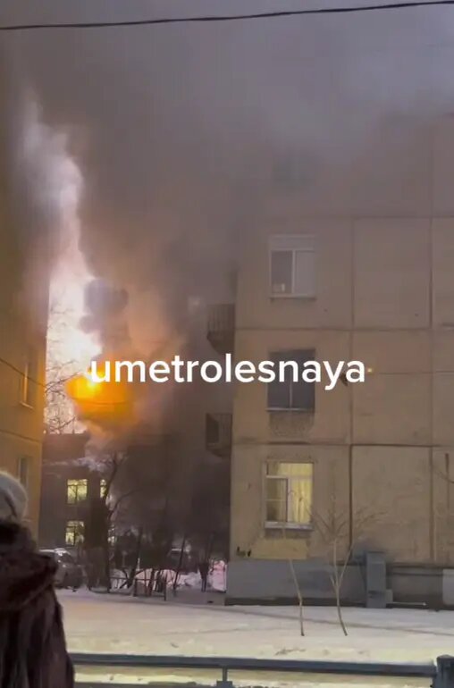    4 февраля. Пожар на Кантемировской, 31. Архивное фото: кадр видео из телеграм-канала «Лесная — Выборгская»