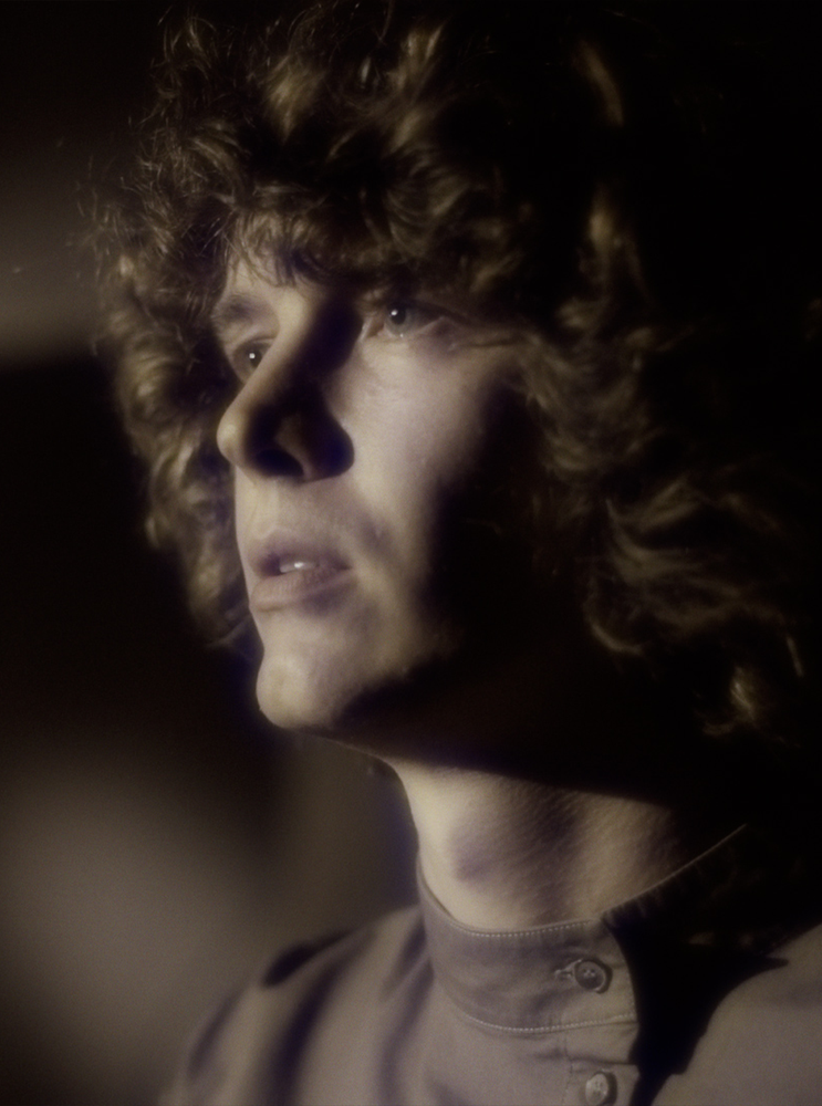 "Все что я знать хотел бы. Как прорастет моё тело. С надеждой ли лягу в гроб. Васильками проснуться чтоб"(с) Фото: Яндекс Музыка