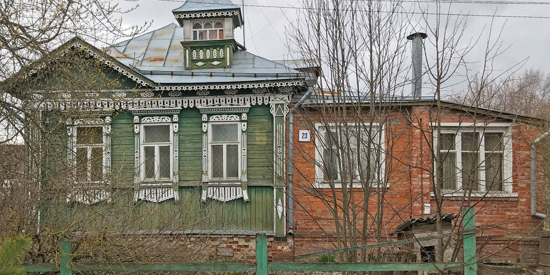 Дом с башенкой