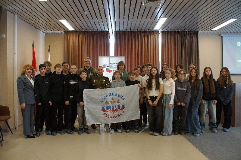 Школьники Челябинска узнали о дружбе людей и животных на передовой