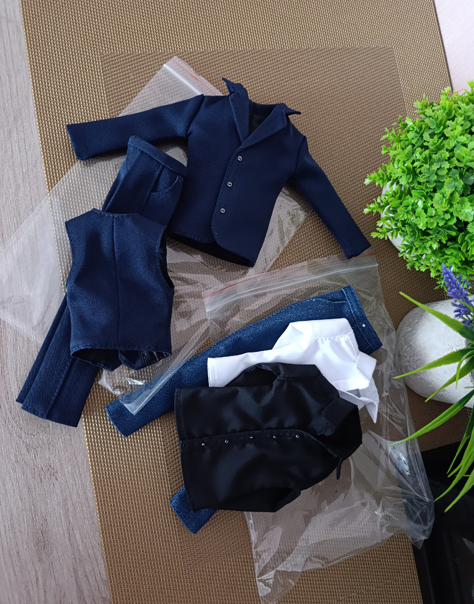 Комплект тройка : пиджак,жилет,брюки. Две рубашки и джинсы💙