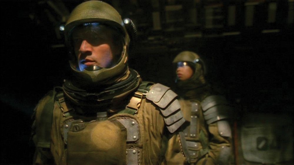 Не "Чужим" ли навеян дизайн скафандра?