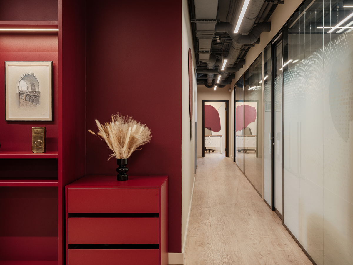 Офис девелоперской компании в СПб. Проект ПЛАН БЮРО. Авторы: Солодянкина О.А., Багмет И.А., фотограф: Е. Титенко