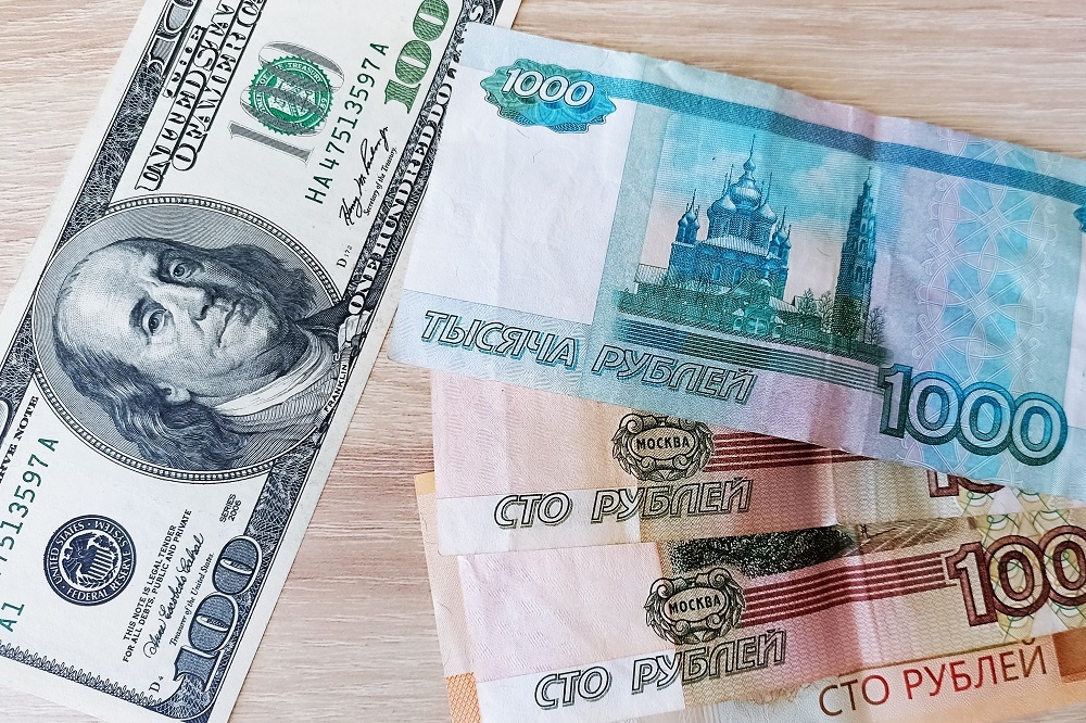    Вслед за валютой вверх поползут цены на всё