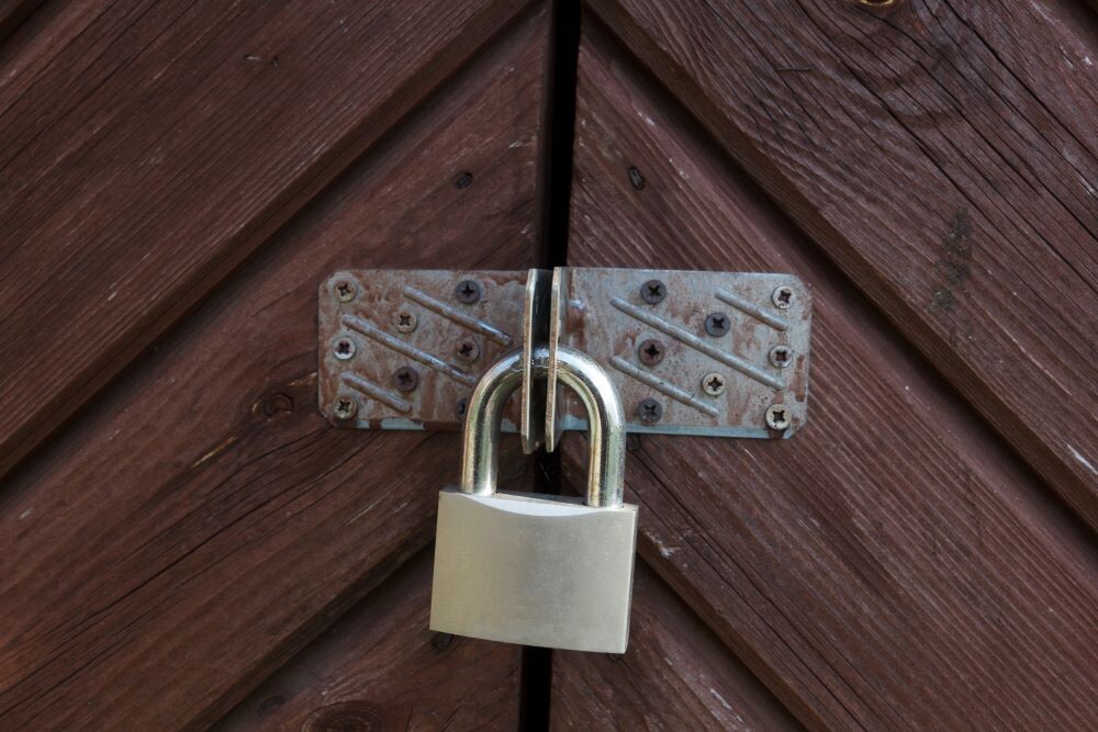 Замок на воротах