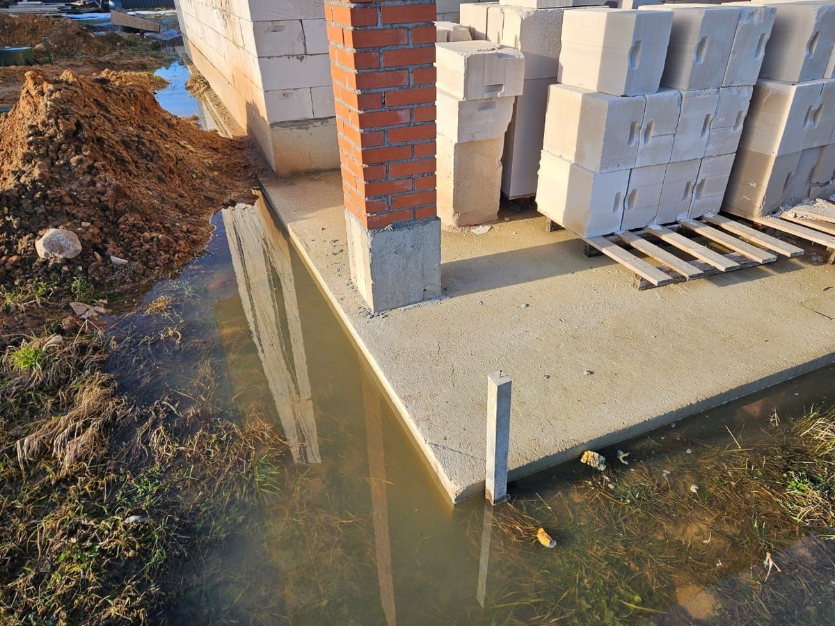 "ДО" нашего объекта, где специалисты Эколайф выполняли дренажные работы