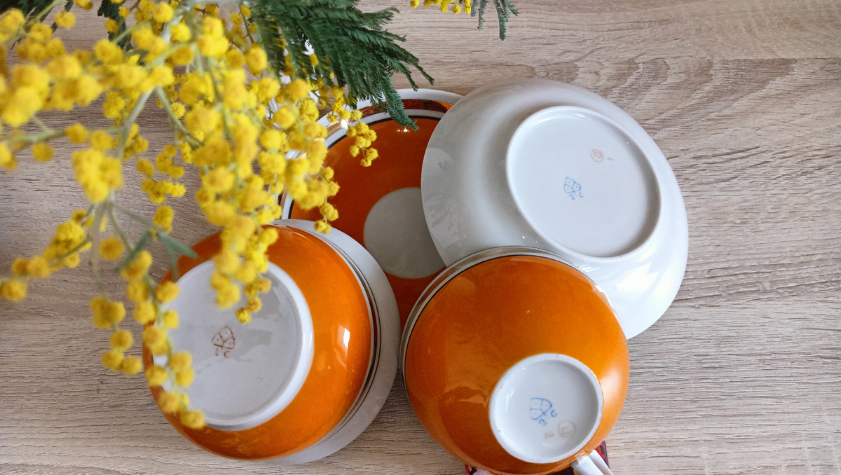 Шарм ушедшей эпохи в посудном подарке. Фото автора 