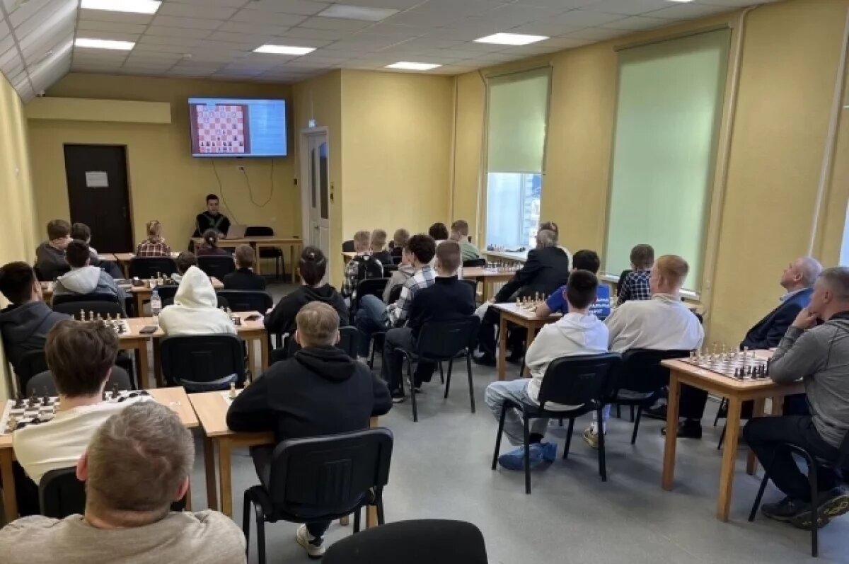    Шахматист Ян Непомнящий дал мастер-класс в спортшколе родного Брянска