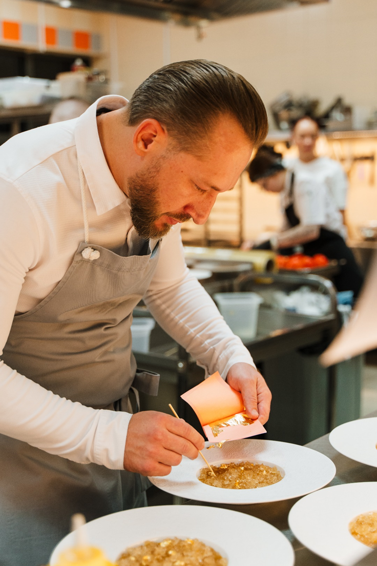 Илья Захаров