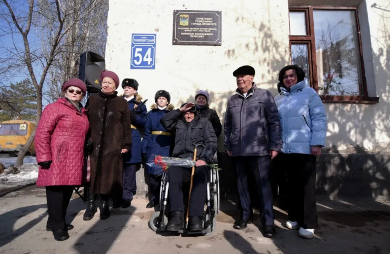    В Оренбурге открыли памятный знак ветерану Николаю Пелисову Оренбуржье
