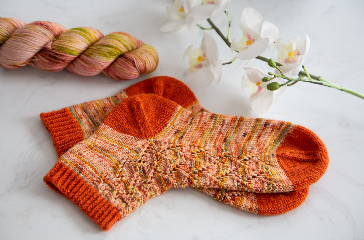 Ажурные весенние носки - вяжем в разделе Премиум