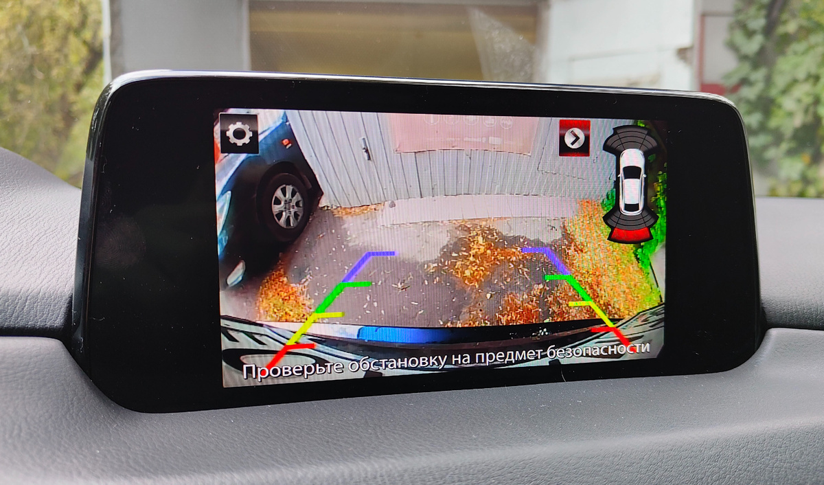 Оборудование Mazda CX-5 камерой и парктрониками с выводом на штатное ГУ.