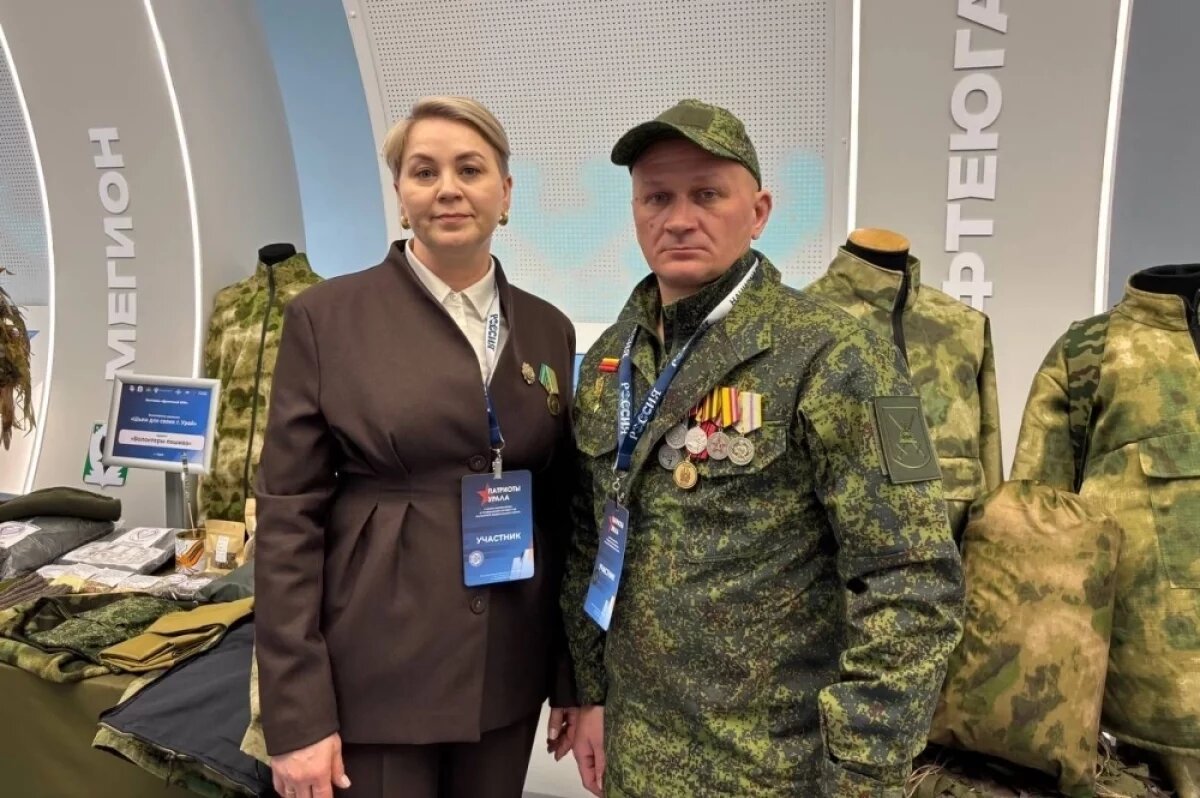    Югорчанин был одним из первых, кто получил комплект вещей, сшитых волонтерами движения «Шьем для наших».