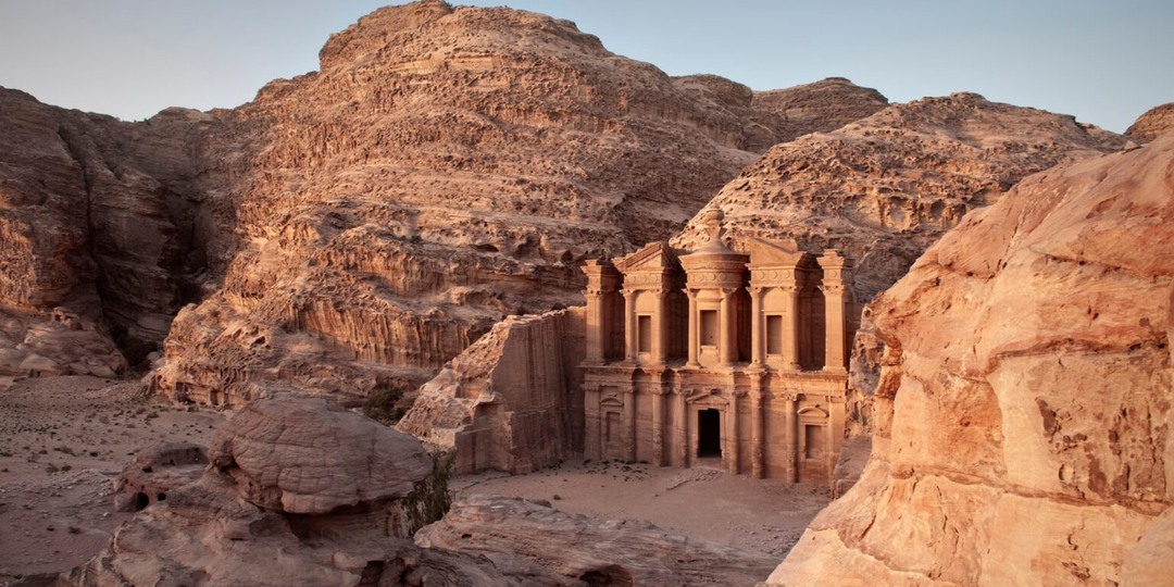 Петра: город, высеченный в скалах