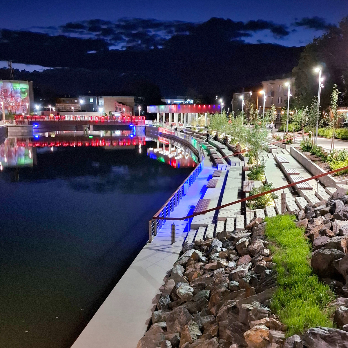 Рябиновая набережная в Южно-Сахалинске. Фото автора.