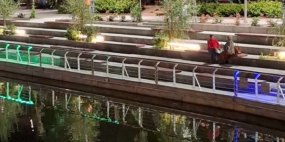 Рябиновая набережная в Южно-Сахалинске: арт-паркет и амфитеатр