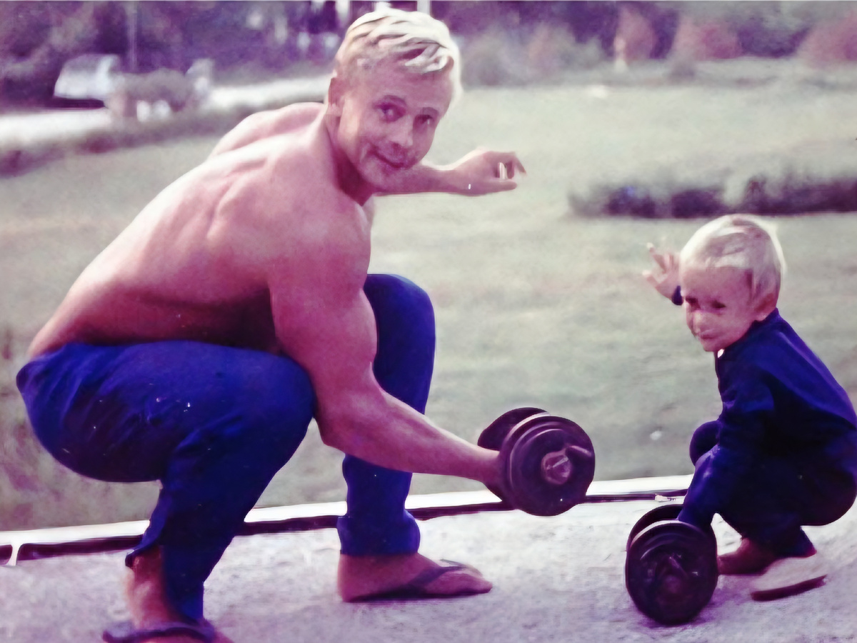 Маленький Люк с папой.