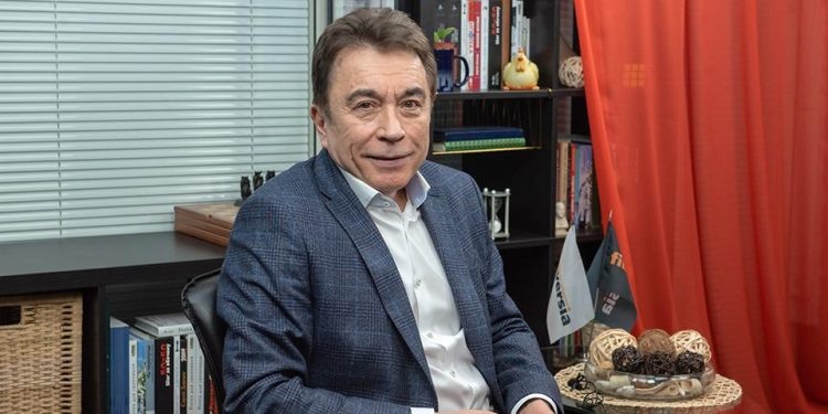    Альберт Тахавиев, Finversia