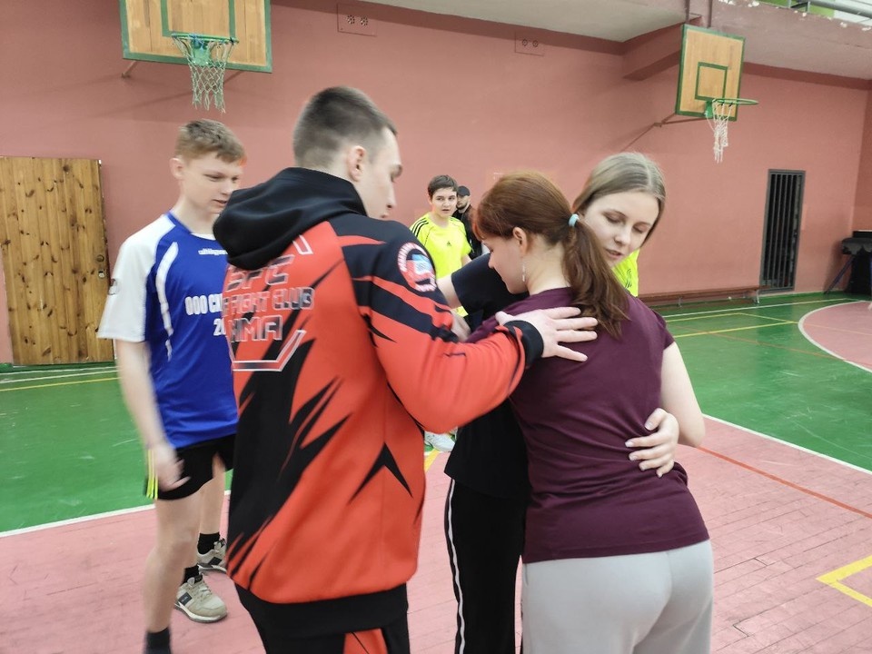    В зале учебного корпуса "Интеллект" ростовские спортсмены провели мастер-класс для детей Александра АНТОНОВА