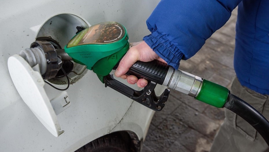    Работа АЗС. Автор фото: Ермохин Сергей/"ДП"