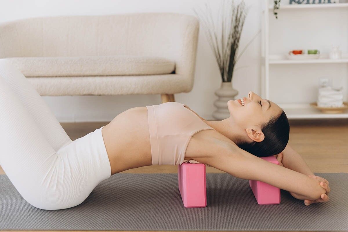 Стретчинг — это не только шпагат и наклоны. Элементы растяжки есть в йоге, пилатесе и балете. Источник: Anatoliy Cherkas / Shutterstock / FOTODOM📷
