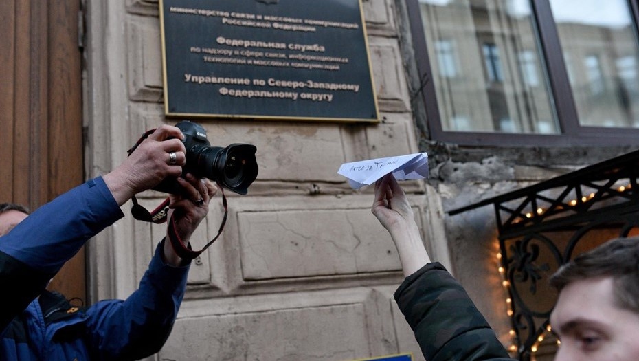    Акция в поддержку Telegram у здания Роскомнадзора. Автор фото: Ермохин Сергей/ДП