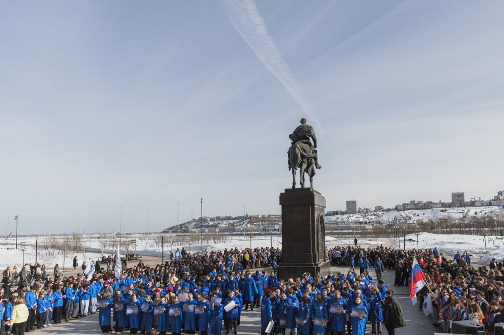    В Нижнем Новгороде прошел флешмоб ко Дню воссоединения Крыма