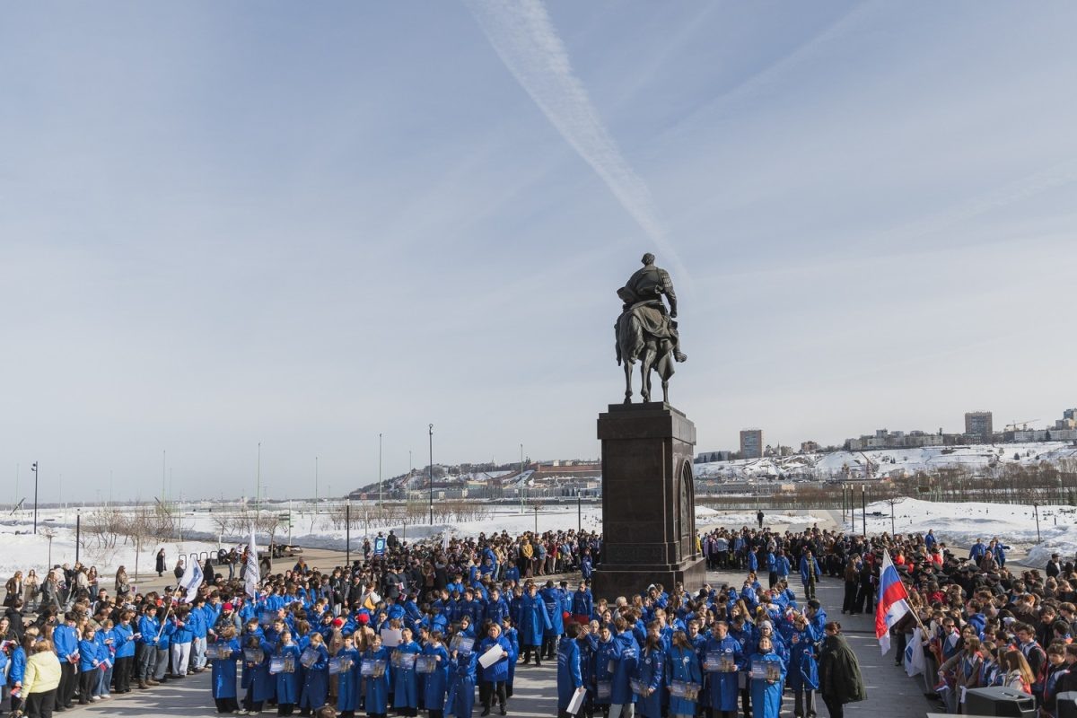    1000 нижегородцев приняли участие во флешмобе к воссоединению Крыма