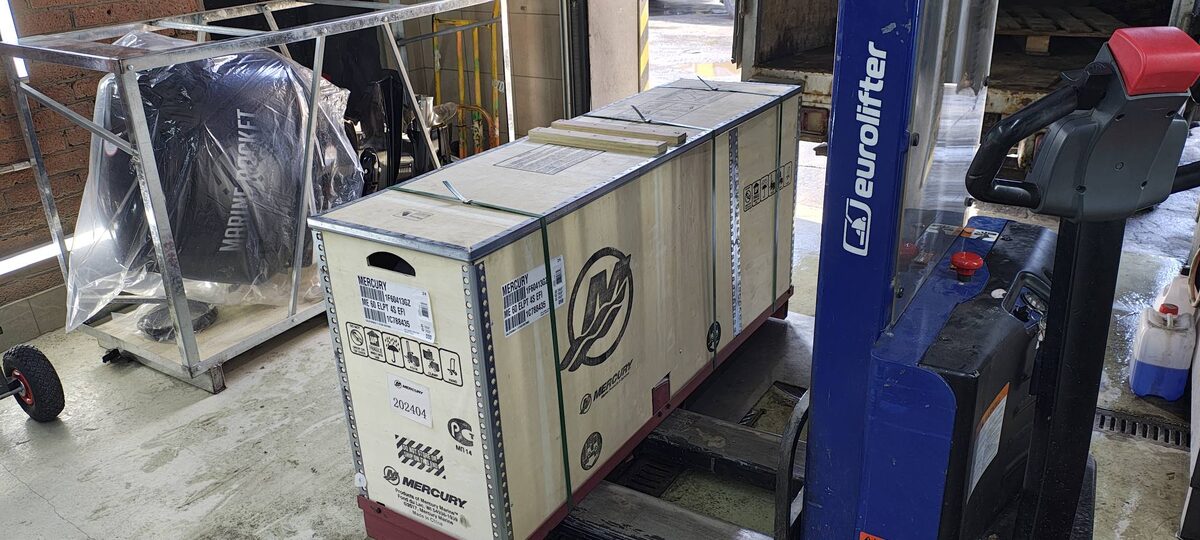 Лодочный мотор Mercury F60ELPT в максимальной комплектации 4S (машинка, прибор SC1000, винт, бак). В наличии на e-trex.ru — без ожидания! Гарантия до 3 лет. Адаптируем под водомет.