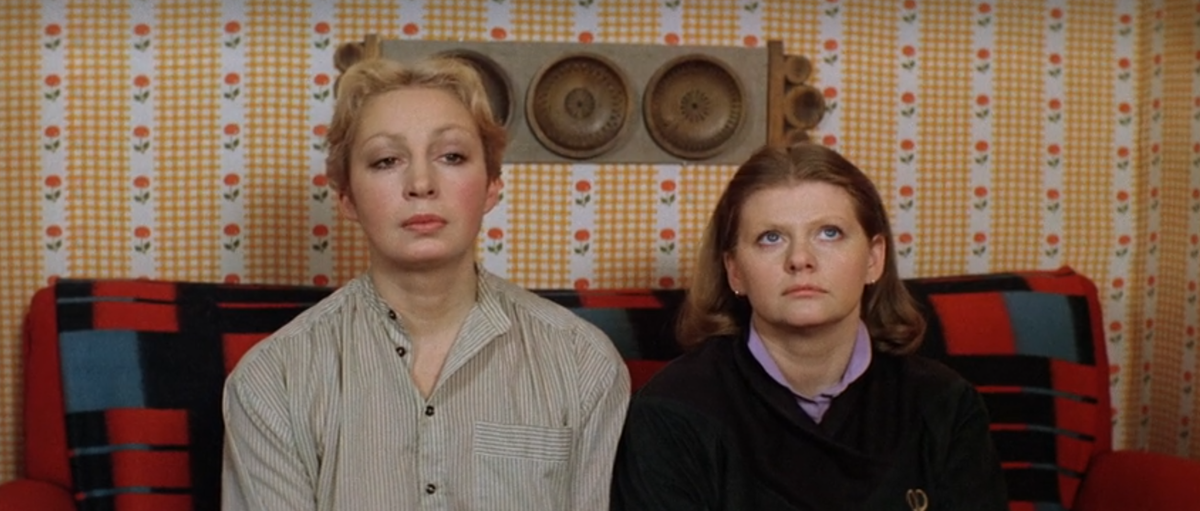 Кадр из кинофильма "Самая обаятельная и привлекательная", 1985 г., режиссер Геральд Бежанов, сценаристы Геральд Бежанов, Анатолий Эйрамджан, композитор Владимир Рубашевский (скриншот)