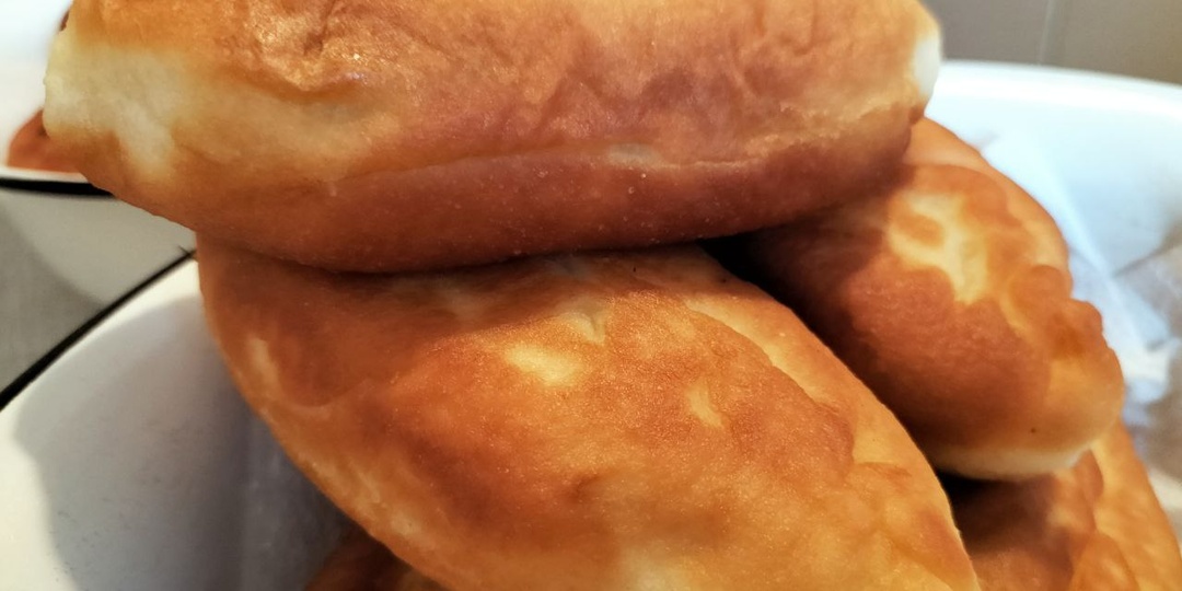 Вкуснейшие моментальные жареные пирожки из теста на сметане