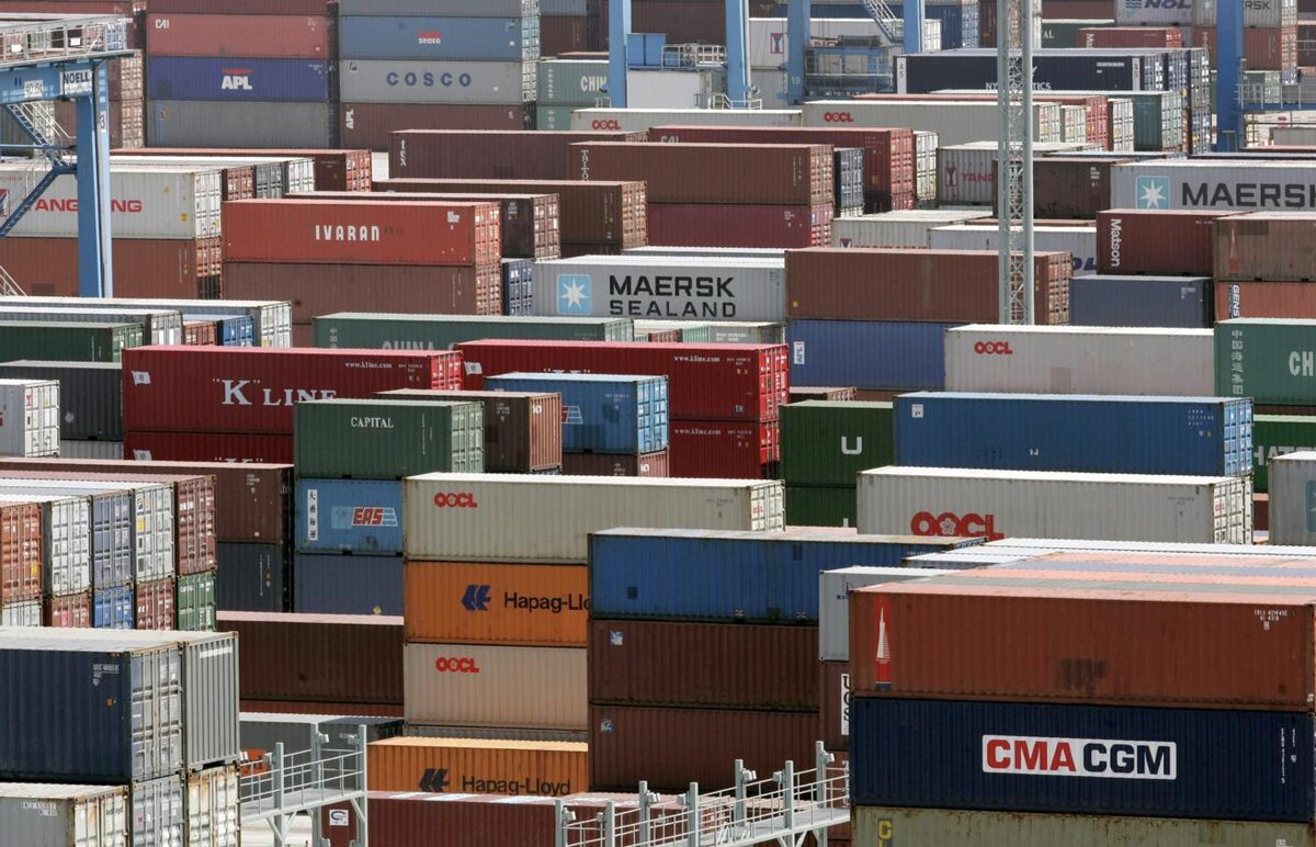 © EPA/ MICHAEL REYNOLDS